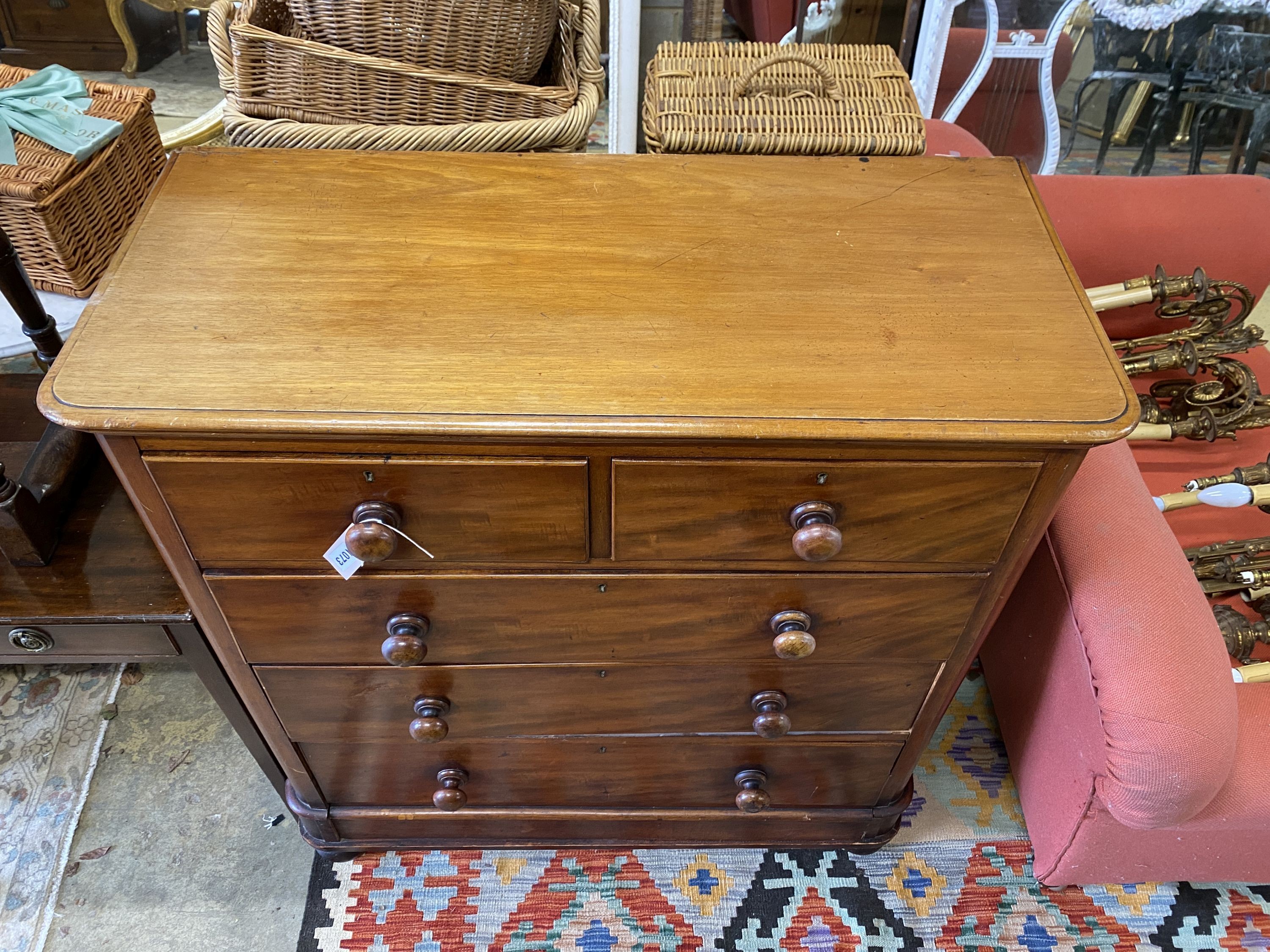 A Victorian mahogany chest of drawers, width 103cm, depth 46cm, height 110cm